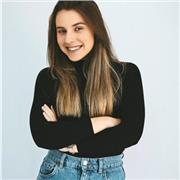 Voy a dar las clases a niños de primaria, me defino como una persona simpática, agradable y con ganas de enseñar